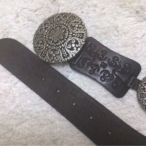 Fossil black leather belt with silver medallions, sz M Mint